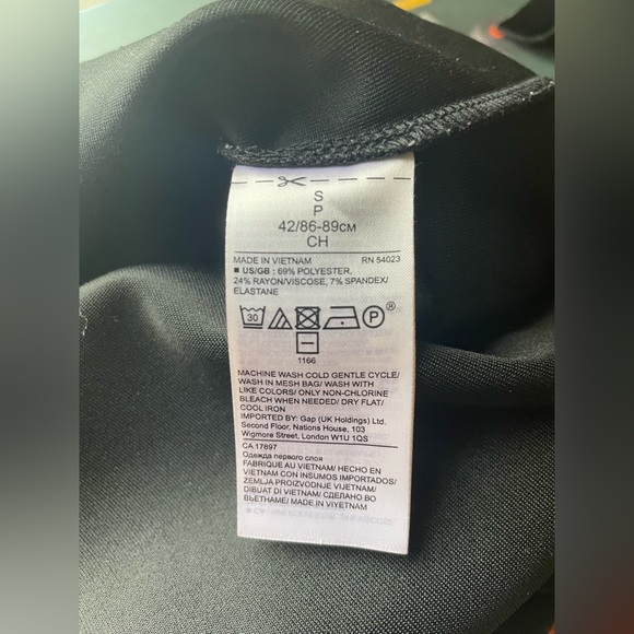 Scalloped Sleeve Date Night Top from Banana Republic - Picture 6 of 6